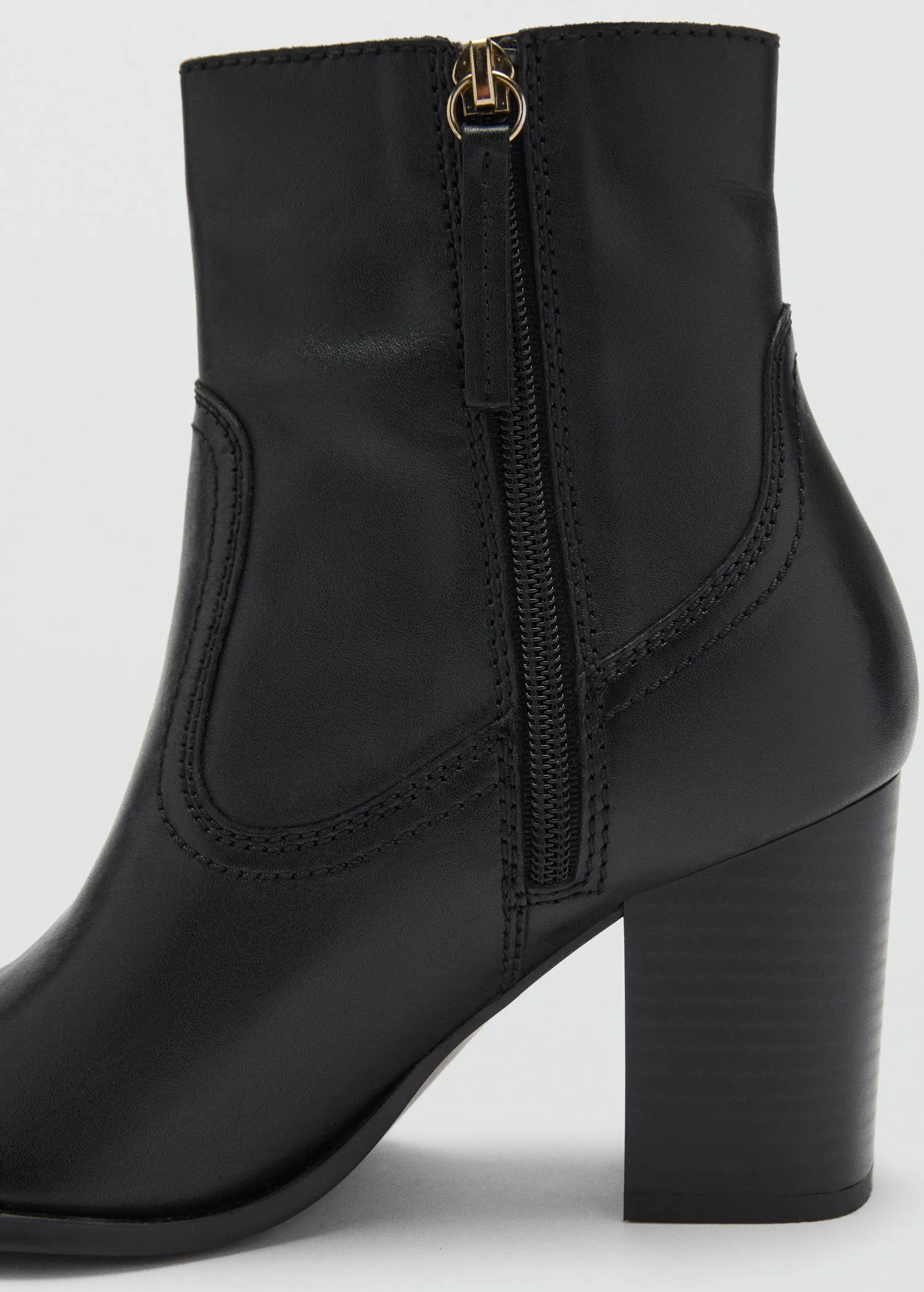 Leather pointed ankle boots - Black