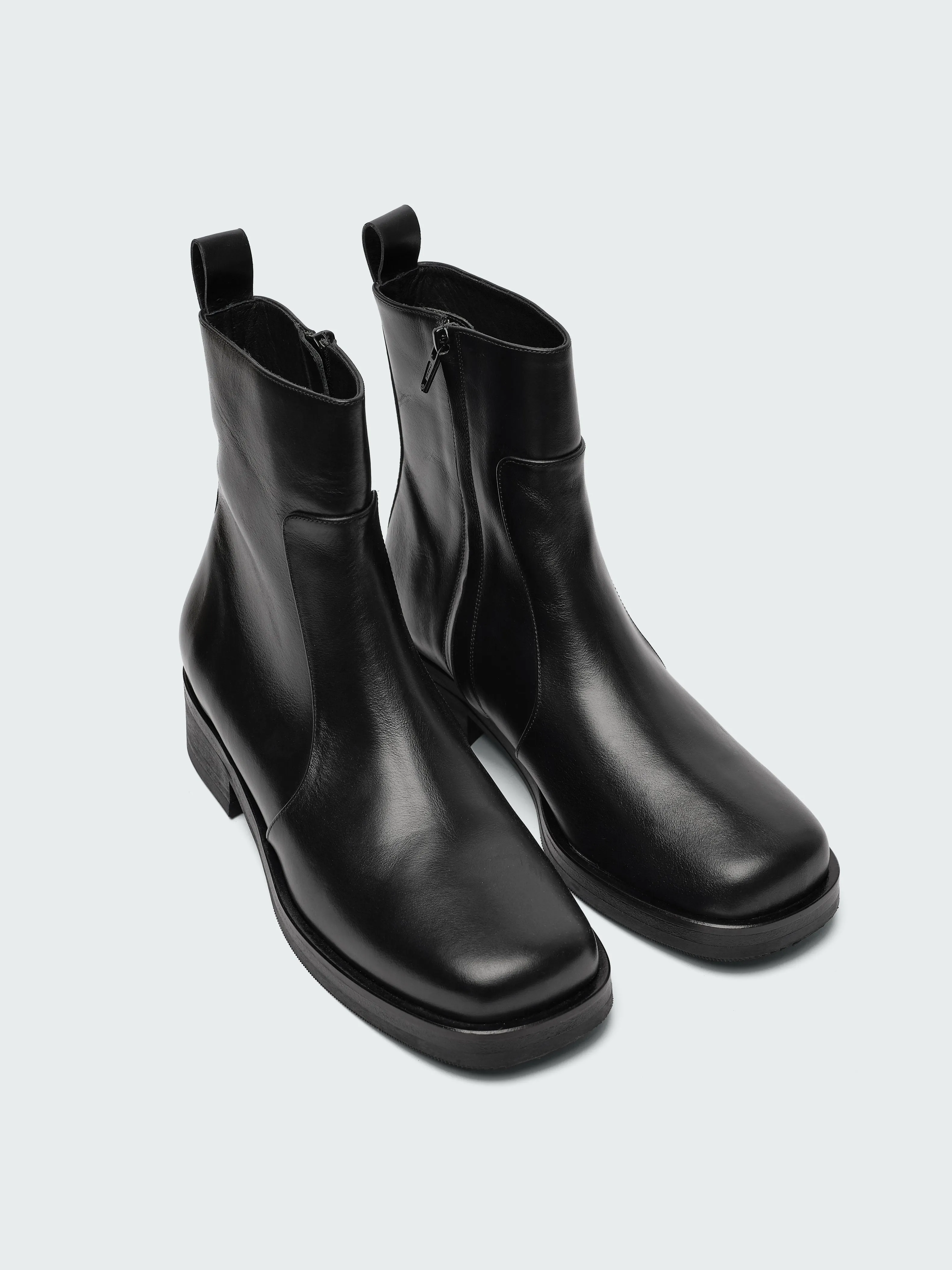 Men's Square Boot in Black